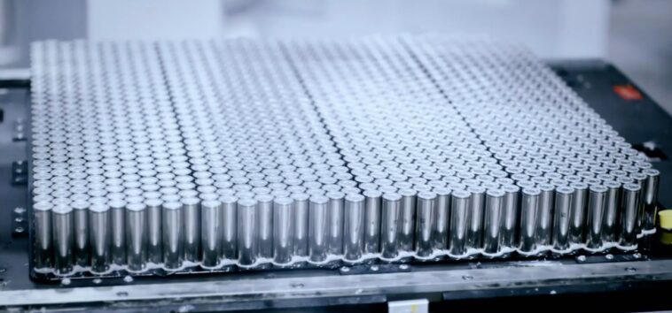 Акумулятори для Tesla виготовлятимуть з перероблених матеріалів