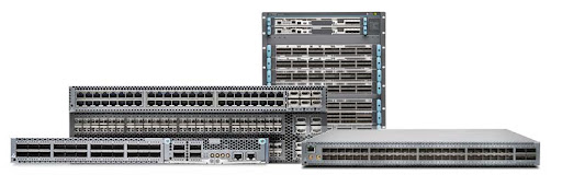 Які функції мають комутатори серії QFX?